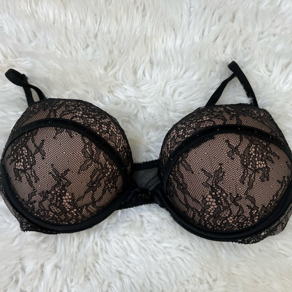 Victoria’s Secret Bombshell - Picture 2 of 5